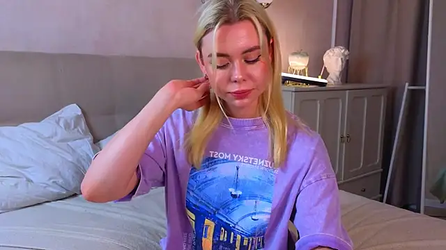 AveriReynolds online show from June 2026 08:44:02 PM