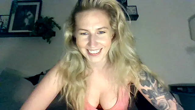 Snapshot of Mayjay6 chatting on June 2026 08:11:01 PM Mayjay6 online show from June 2026 08:11:01 PM
