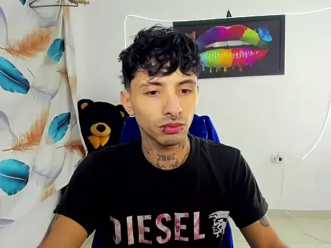 Snapshot of felix_mSqueen chatting on June 2026 02:14:01 AM felix mSqueen online show from June 2026 02:14:01 AM