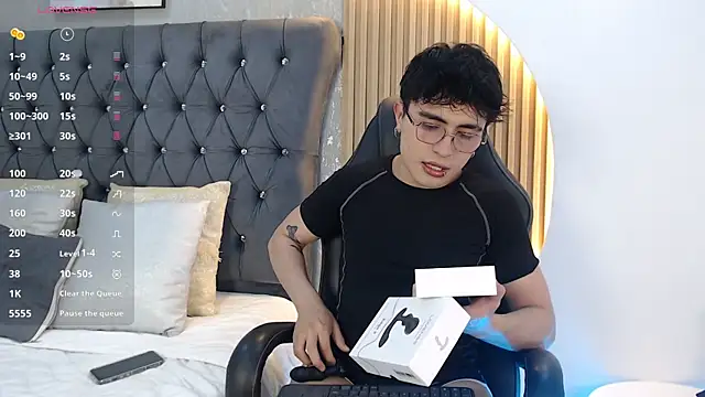 Snapshot of Tommy_Claks chatting on June 2026 08:36:01 PM Tommy Claks online show from June 2026 08:36:01 PM