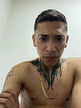 Snapshot of alejoggg1 chatting on June 2026 01:52:02 AM alejoggg1 online show from June 2026 01:52:02 AM