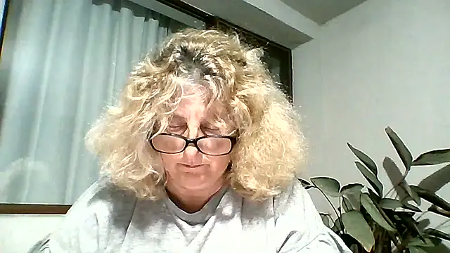 NoraMelow online show from August 2026 09:02:01 PM