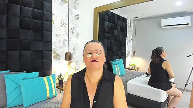 Snapshot of CharlotteG_ chatting on August 2026 02:20:02 PM CharlotteG online show from August 2026 02:20:02 PM