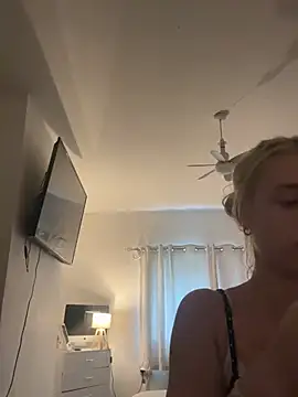 Mialovexox online show from July 2026 06:40:02 PM