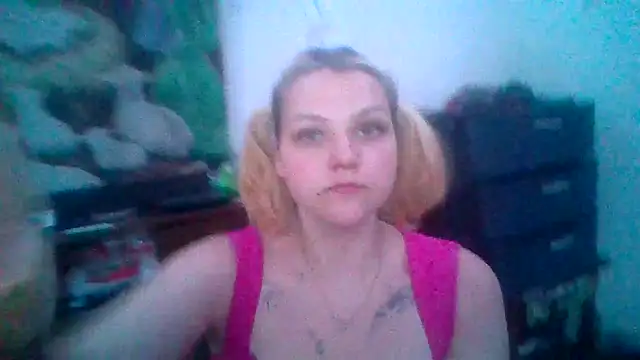 Snapshot of Elliebellie1 chatting on June 2026 03:27:01 PM Elliebellie1 online show from June 2026 03:27:01 PM