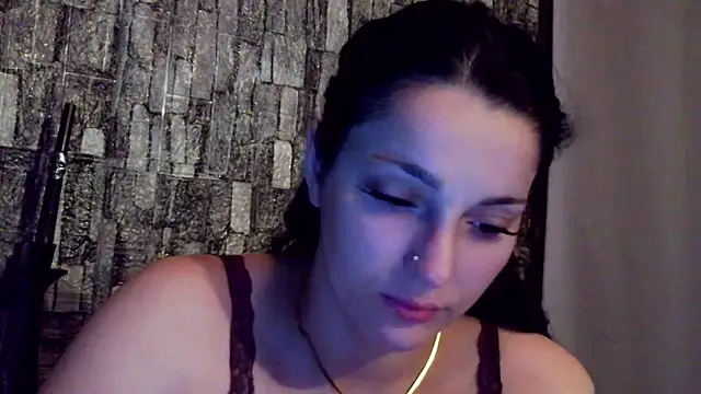 Snapshot of Ellara- chatting on June 2026 01:52:02 AM Ellara- online show from June 2026 01:52:02 AM