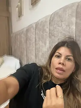 Snapshot of Valen_Milf4u chatting on July 2026 12:51:01 AM Valen Milf4u online show from July 2026 12:51:01 AM