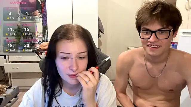 JadeNoiiir online show from July 2026 06:49:02 PM
