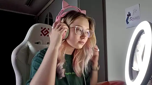 FunnyLila online show from June 2026 05:13:02 AM