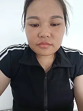 Snapshot of Holy-mi chatting on July 2026 04:18:01 AM Holy-mi online show from July 2026 04:18:01 AM