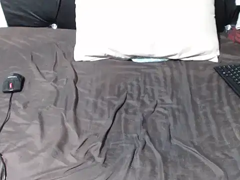 ShamilCruzXx online show from July 2026 10:39:02 PM