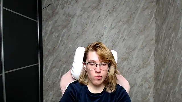 Reginasmilee online show from March 2025 03:35:01 PM