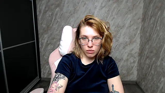 Reginasmilee online show from March 2025 02:46:02 AM