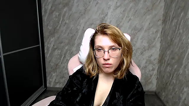 Reginasmilee online show from March 2025 06:46:01 AM