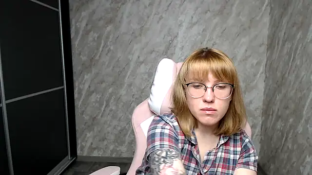 Reginasmilee online show from March 2025 05:59:02 AM