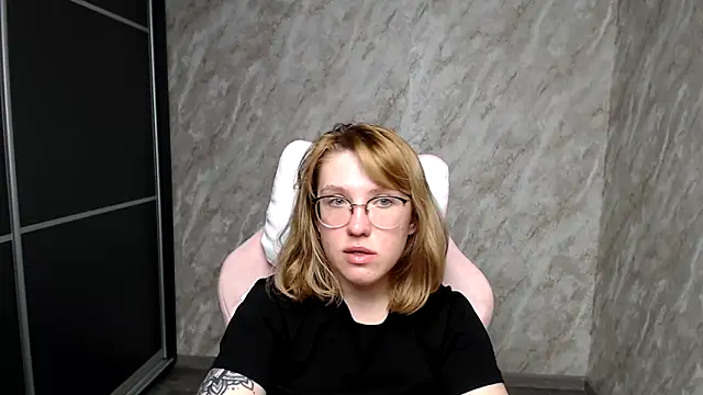 Reginasmilee online show from March 2025 11:14:02 AM