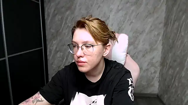 Reginasmilee online show from March 2025 02:17:02 AM