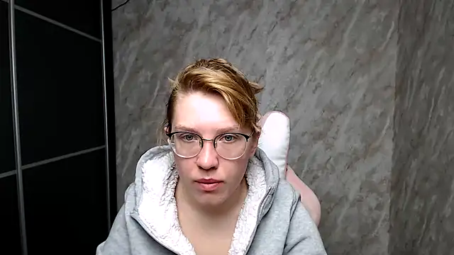 Reginasmilee online show from March 2025 02:52:01 AM