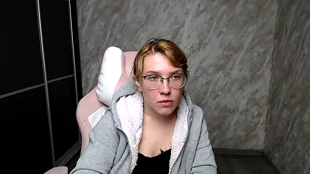 Reginasmilee online show from March 2025 01:19:02 PM