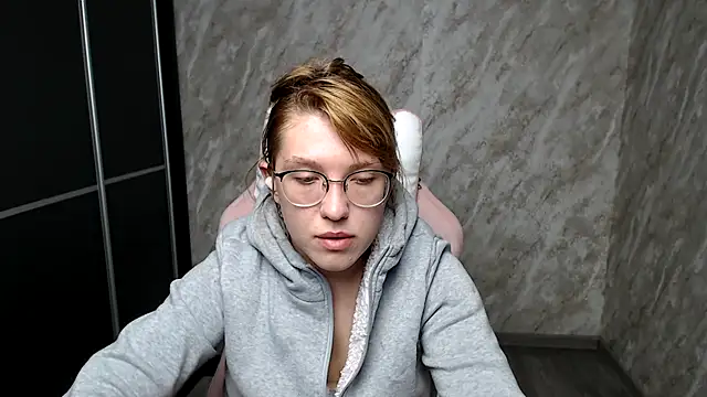 Reginasmilee online show from March 2025 06:48:02 AM