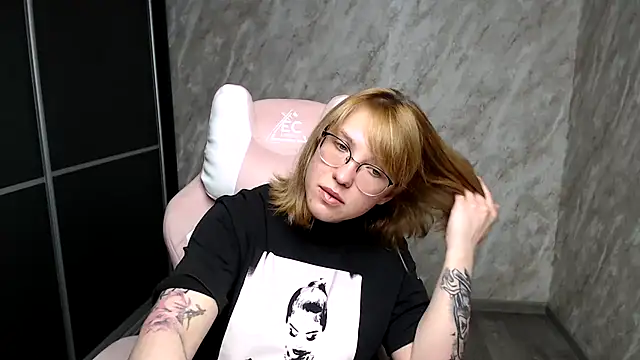 Reginasmilee online show from March 2025 07:53:01 AM