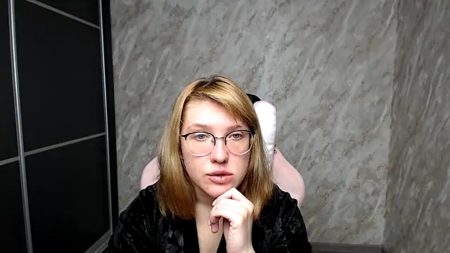 Reginasmilee online show from March 2025 09:05:01 AM