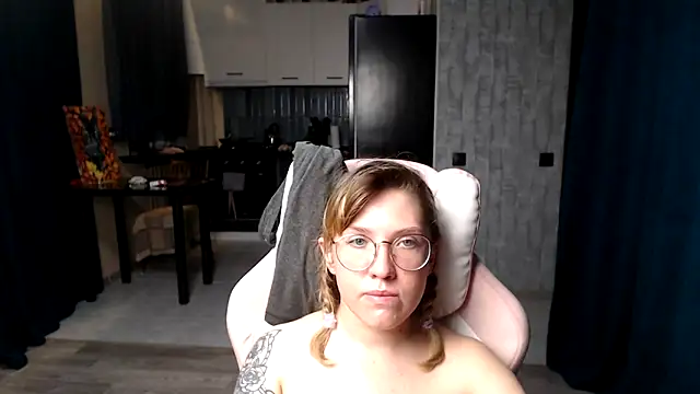 Reginasmilee online show from September 2025 12:21:01 AM