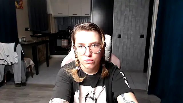 Reginasmilee online show from September 2025 12:01:02 AM