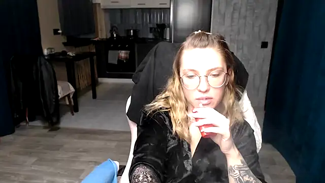 Reginasmilee online show from September 2025 12:33:01 AM