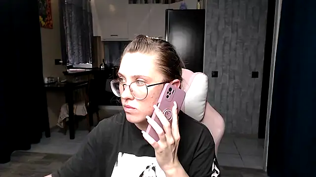 Reginasmilee online show from September 2025 01:45:01 PM