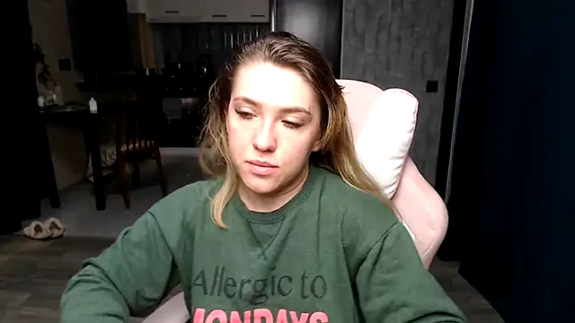 Reginasmilee online show from September 2025 02:06:02 AM