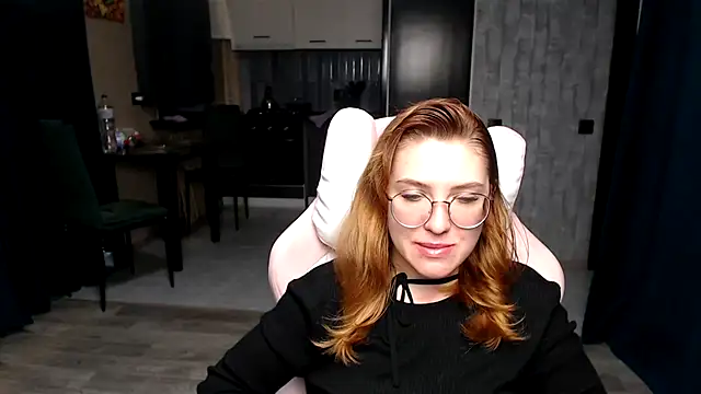 Reginasmilee online show from November 2025 01:28:02 AM