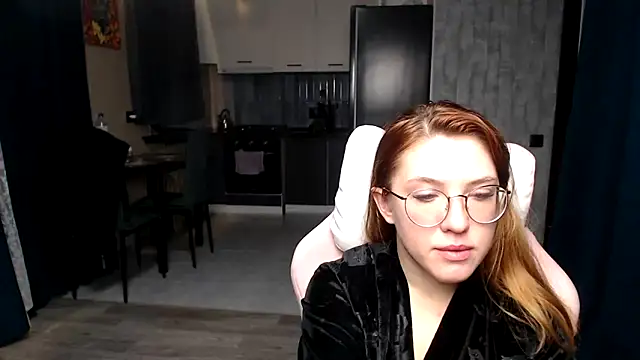 Reginasmilee online show from November 2025 12:33:01 AM