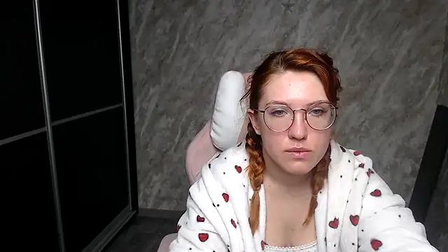 Reginasmilee online show from February 2026 01:39:02 AM