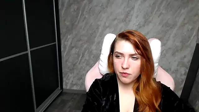 Reginasmilee online show from February 2026 02:26:02 PM