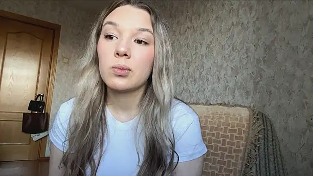 AminaGirl online show from June 2026 02:49:02 PM