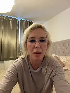Snapshot of Cindy_Stone_official chatting on June 2026 05:36:01 PM Cindy Stone official online show from June 2026 05:36:01 PM