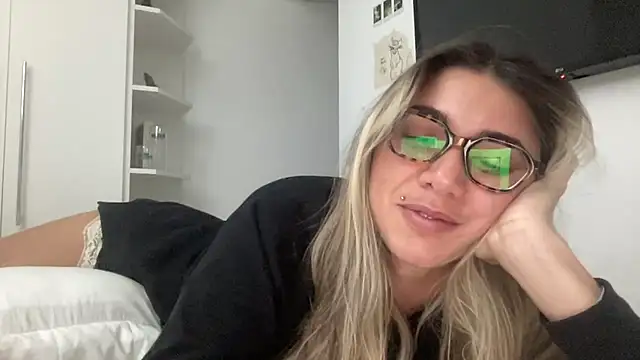 Snapshot of lailayourangel chatting on August 2026 02:57:02 AM lailayourangel online show from August 2026 02:57:02 AM