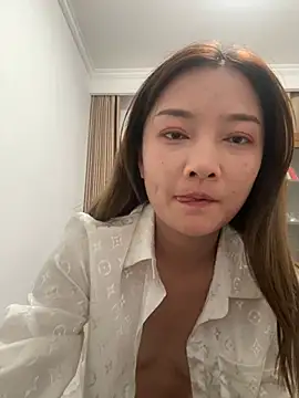 Snapshot of Yueya- chatting on June 2026 12:37:01 PM Yueya- online show from June 2026 12:37:01 PM