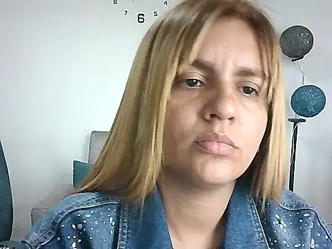 Snapshot of Asly- chatting on July 2026 12:05:01 AM Asly- online show from July 2026 12:05:01 AM
