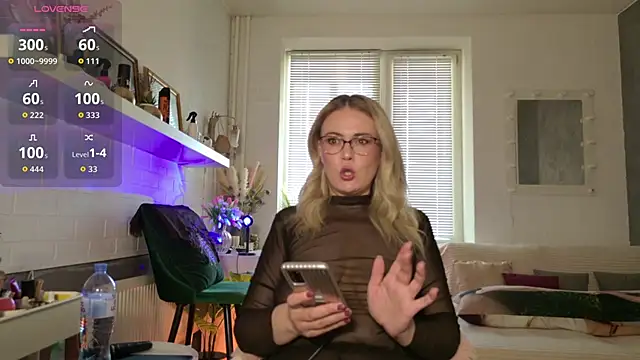 Snapshot of BeautyeyesLovely chatting on March 2026 08:42:02 AM BeautyeyesLovely online show from March 2026 08:42:02 AM
