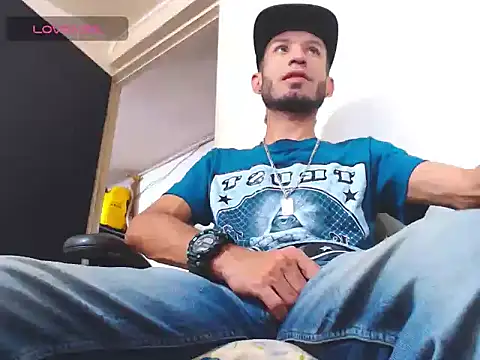 Snapshot of WOLFMONSTERDICK chatting on July 2026 08:33:01 PM WOLFMONSTERDICK online show from July 2026 08:33:01 PM