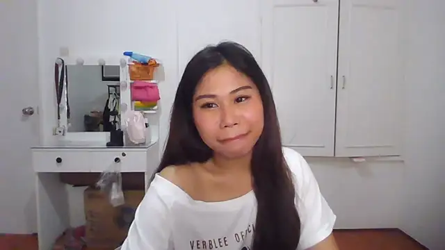 Snapshot of CathleenLaurole chatting on June 2026 05:52:02 AM CathleenLaurole online show from June 2026 05:52:02 AM