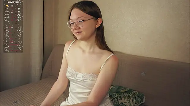 Snapshot of lola_luminarc chatting on July 2026 04:29:01 AM lola luminarc online show from July 2026 04:29:01 AM