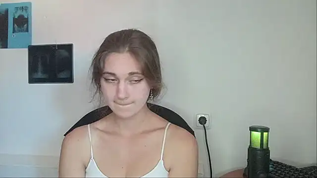 Snapshot of peachyglowX chatting on July 2026 07:21:01 AM peachyglowX online show from July 2026 07:21:01 AM