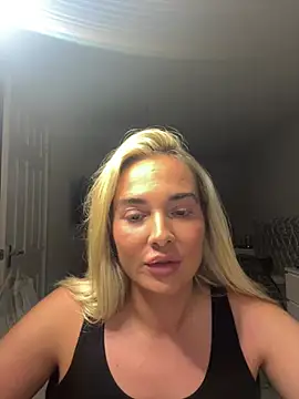 Snapshot of MarnieMilfxox chatting on July 2026 08:57:02 PM MarnieMilfxox online show from July 2026 08:57:02 PM