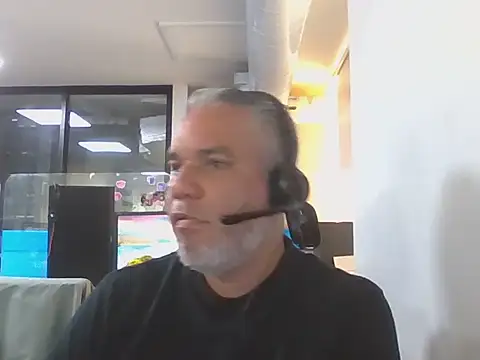 RoberthZ84 online show from July 2026 07:42:02 PM
