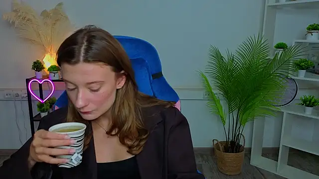 Snapshot of EliseWeeks chatting on July 2026 10:21:02 AM EliseWeeks online show from July 2026 10:21:02 AM
