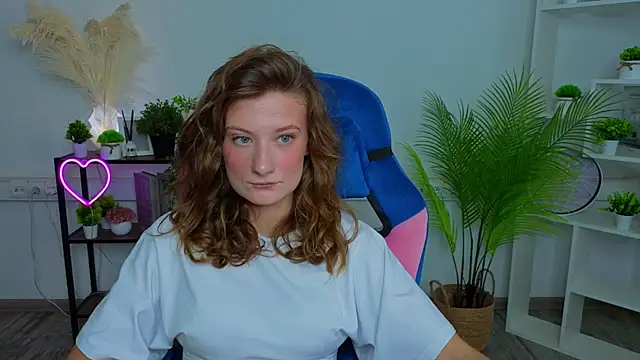 Snapshot of EliseWeeks chatting on July 2026 07:13:01 AM EliseWeeks online show from July 2026 07:13:01 AM