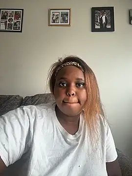 Snapshot of CurvySirenn chatting on July 2026 05:07:02 PM CurvySirenn online show from July 2026 05:07:02 PM